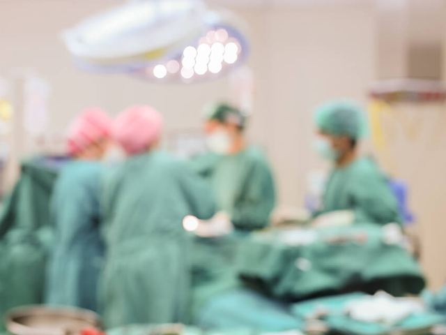 Estetik ameliyattan önce sorulacak 12 soru – konuyu anlatan temsili görsel, Prof. Dr. Serdar Öztürk, Ankara